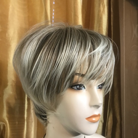 Short Light color blonde with highlights wig - Picture 5 of 5